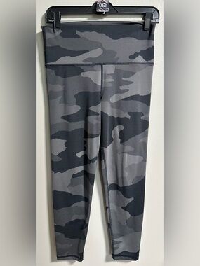 Aerie Gray & Black Camo High-Waist Leggings Large